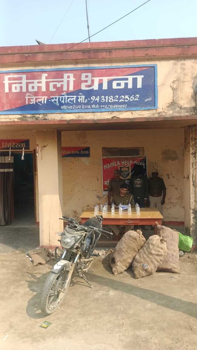 478 बोतल शराब के साथ तस्कर गिरफ्तार, बाइक जब्त