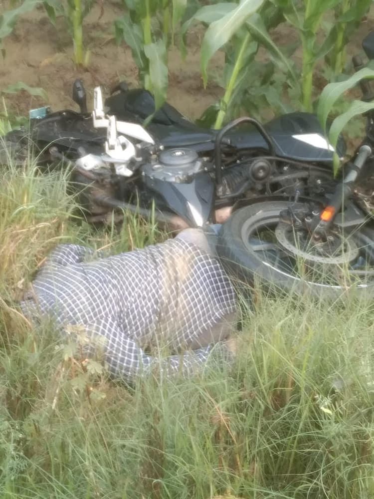 सड़क किनारे संदिग्ध हालत में मिला युवक का शव