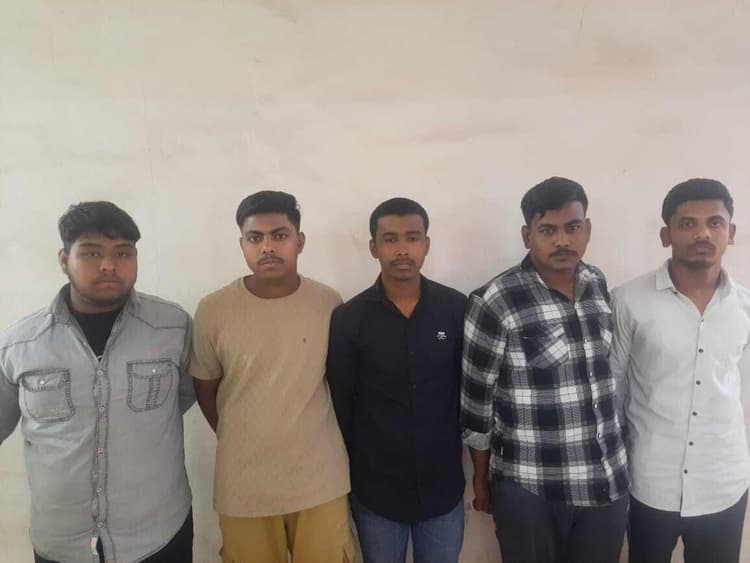 Jamshedpur News :पिता-पुत्र पर चाकू से हमला करने के पांच आरोपी गिरफ्तार, जानिये क्यों मारा था चाकू