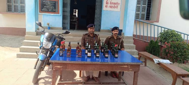 विदेशी शराब के साथ वाहन जब्त, देसी शराब के साथ आरोपी गिरफ्तार