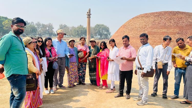 Gaya News : पर्यटन स्थलों व आजीविका को लेकर मगध विवि की टीम कर रही है सर्वेक्षण