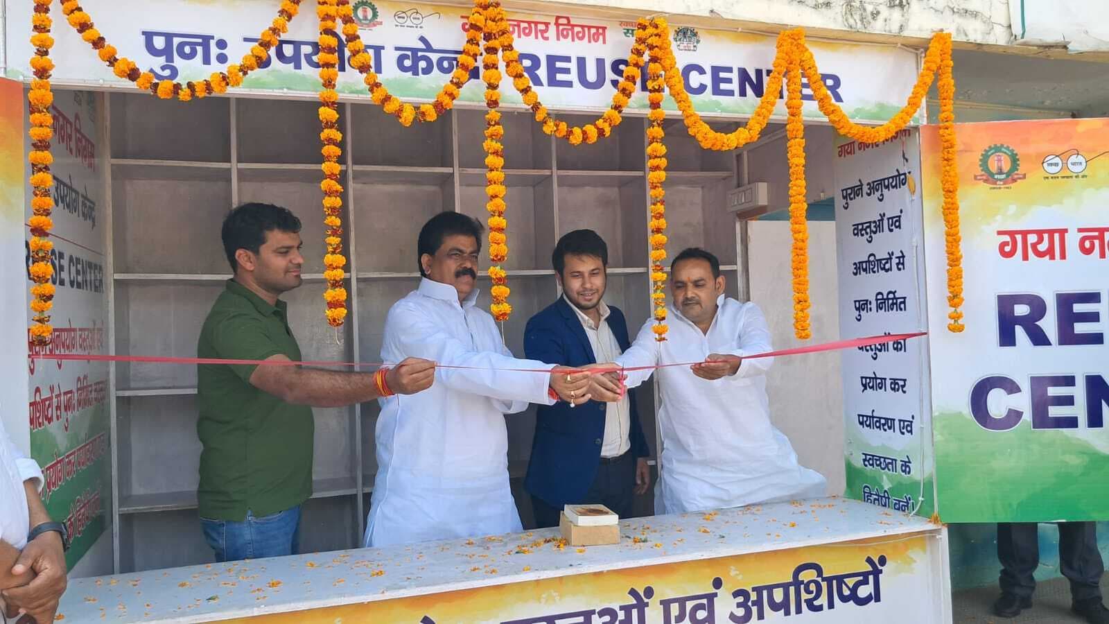 Gaya News : अगर कपड़ों की जरूरत है तो यहां से ले जाएं और ज्यादा हैं, तो दे जाएं