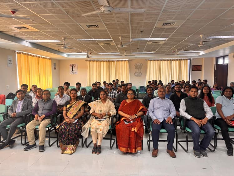 Gaya News : महिलाओं के प्रति समाज की मानसिकता में सकारात्मक बदलाव लाने की जरूरत