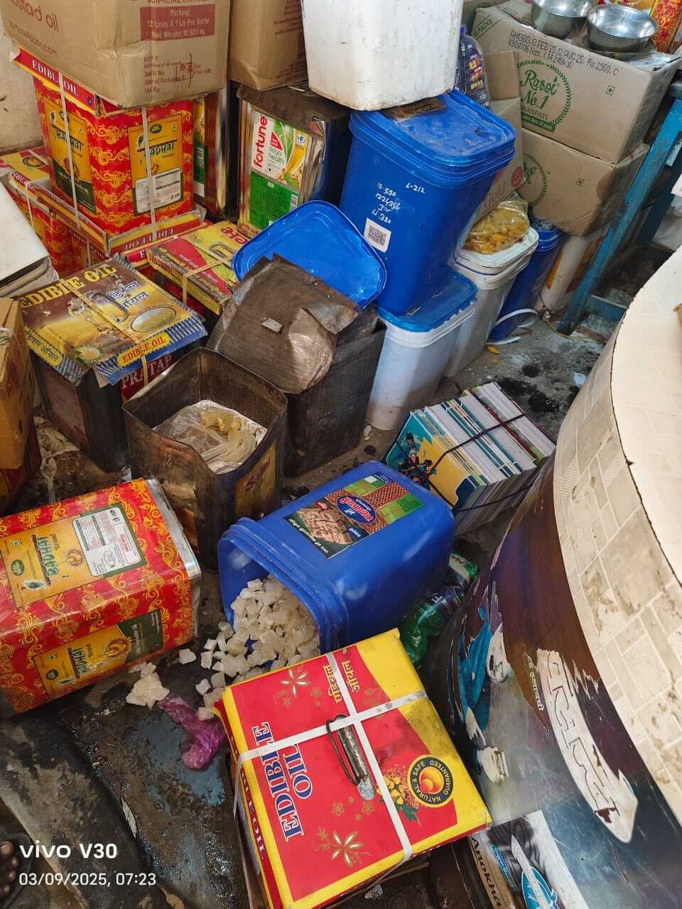 Gaya News : बाना गांव के समीप शटर तोड़कर दुकान से चोरी