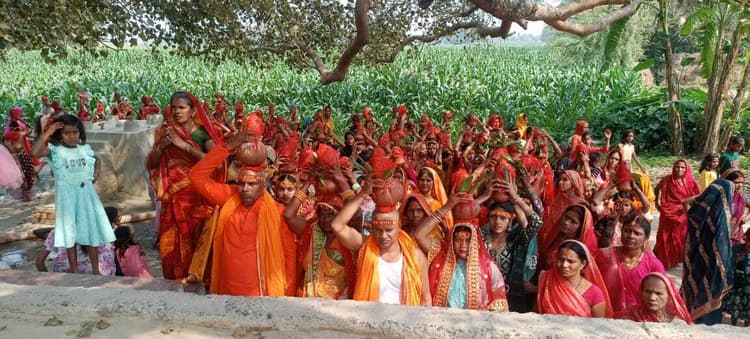 रामधुनी महायज्ञ को लेकर निकाली गयी कलश शोभायात्रा