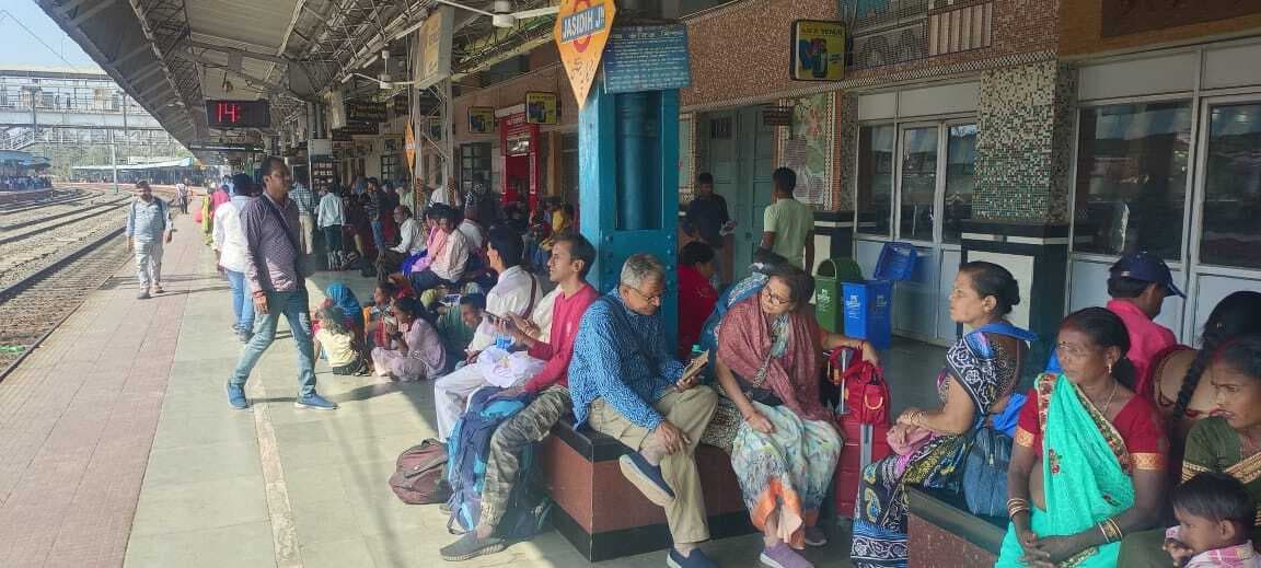 Deoghar News : टाटानगर से बक्सर व कटिहार के बीच तथा रांची-जयनगर होली स्पेशल ट्रेन चलाने का निर्णय