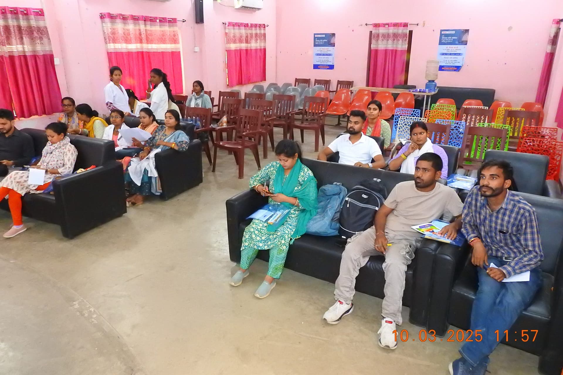 Deoghar News : बुजुर्गों को अकेले घर बाहर नहीं जाने दें : डॉ मनीष