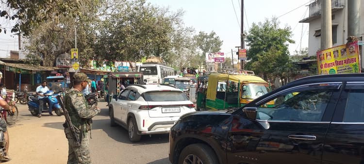 Deoghar News : जसीडीह-देवघर मुख्य पथ एक घंटे जाम, रेलयात्रियों की हुई परेशानी