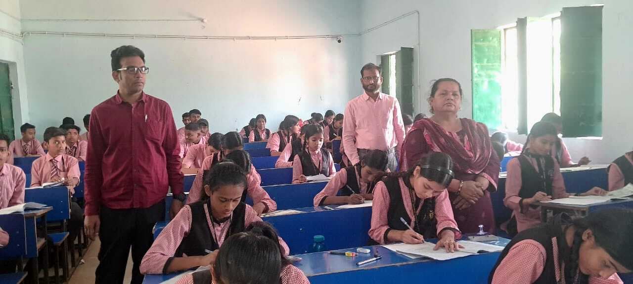 आठवीं बोर्ड परीक्षा में 208 परीक्षार्थी रहे अनुपस्थित