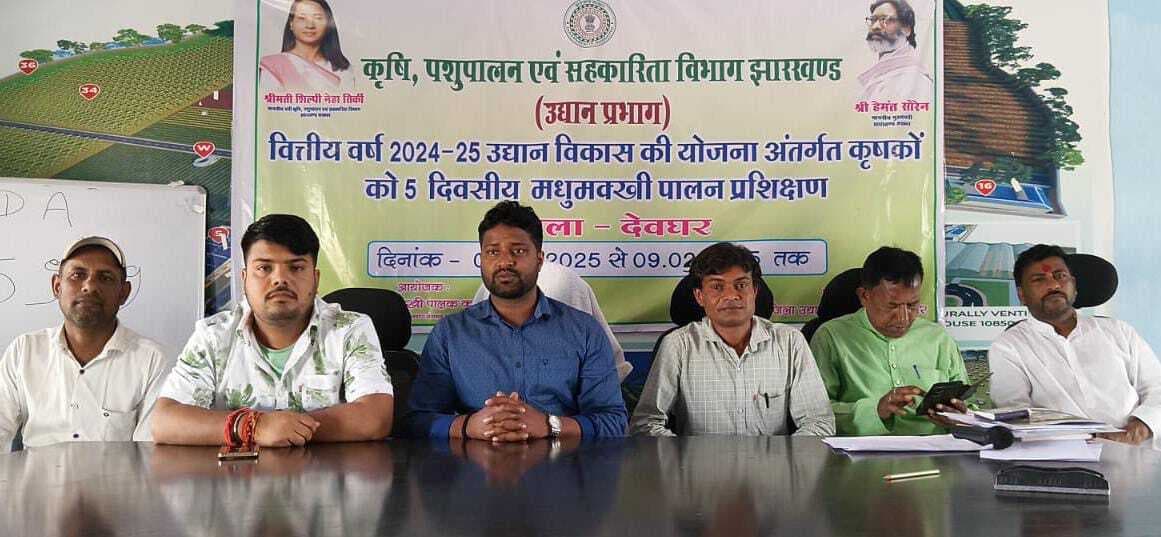 करौं में 13 किसान के बीच 260 मधुमक्खी भरा बॉक्स वितरित