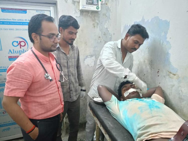 हाइवा की टक्कर में ऑटो सवार युवक की मौत, नौ घायल