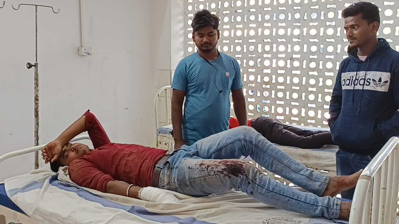 सड़क दुर्घटना में बाइक चालक घायल, भागलपुर रेफर