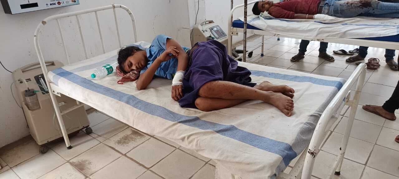 टोटो के धक्के से छात्रा जख्मी, रेफर