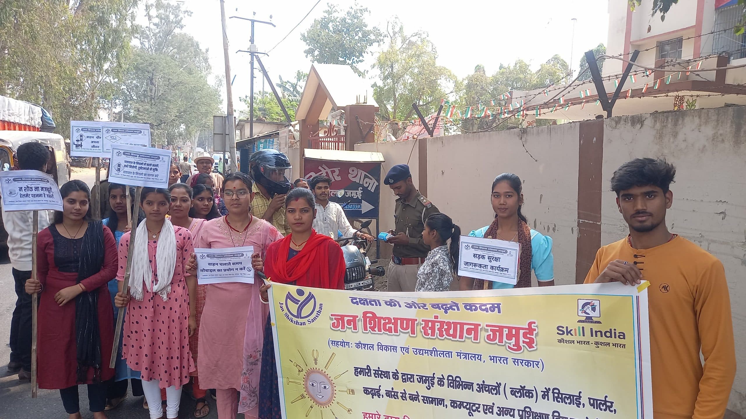 चालकों को सुरक्षित तरीके से वाहन चलाने की दिलायी शपथ