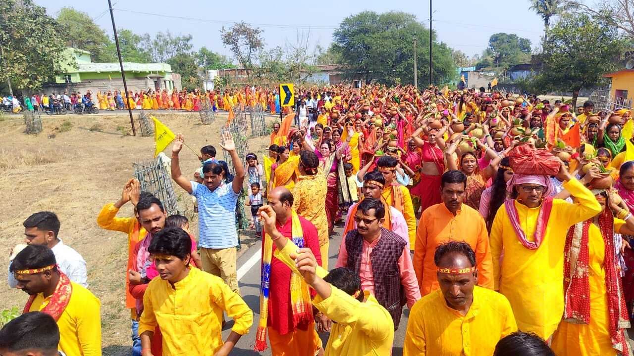 कलश यात्रा के साथ श्रीमद् भागवत कथा आरंभ