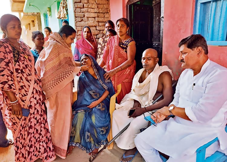 पेरहाप में अज्ञात वाहन ने बाइक सवार दो दोस्तों को मारी टक्कर, एक की मौत