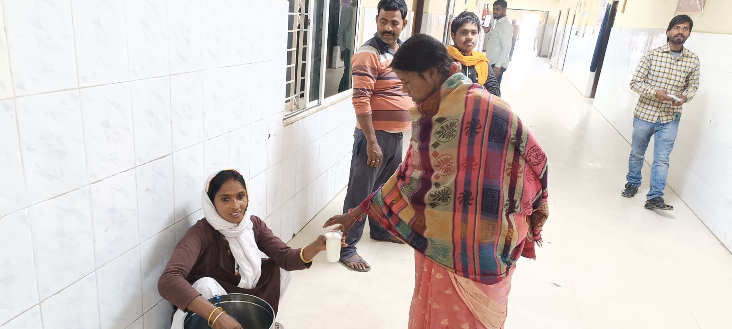 Gaya News : प्लास्टिक के ग्लास में गर्म दूध देना अस्पतालों में नहीं हुआ बंद