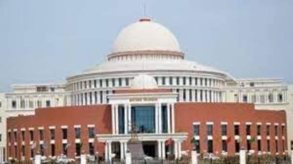 Ranchi News : राज्य की कानून व्यवस्था के मुद्दे पर सदन में हंगामा, विपक्ष वेल में घुसा, नारेबाजी