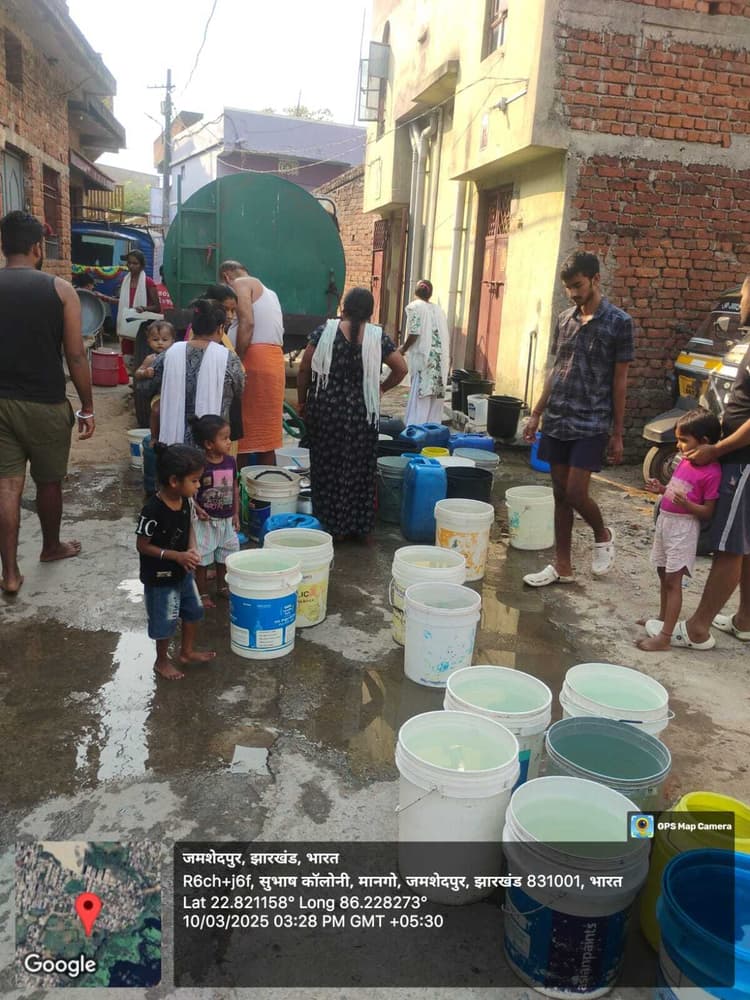 Jamshedpur News : मानगो निगम ने की टैंकर से प्रभावित क्षेत्रों में जलापूर्ति