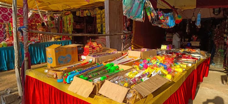 जिले में 15 को मनेगी होली, तैयारी में जुटे लोग