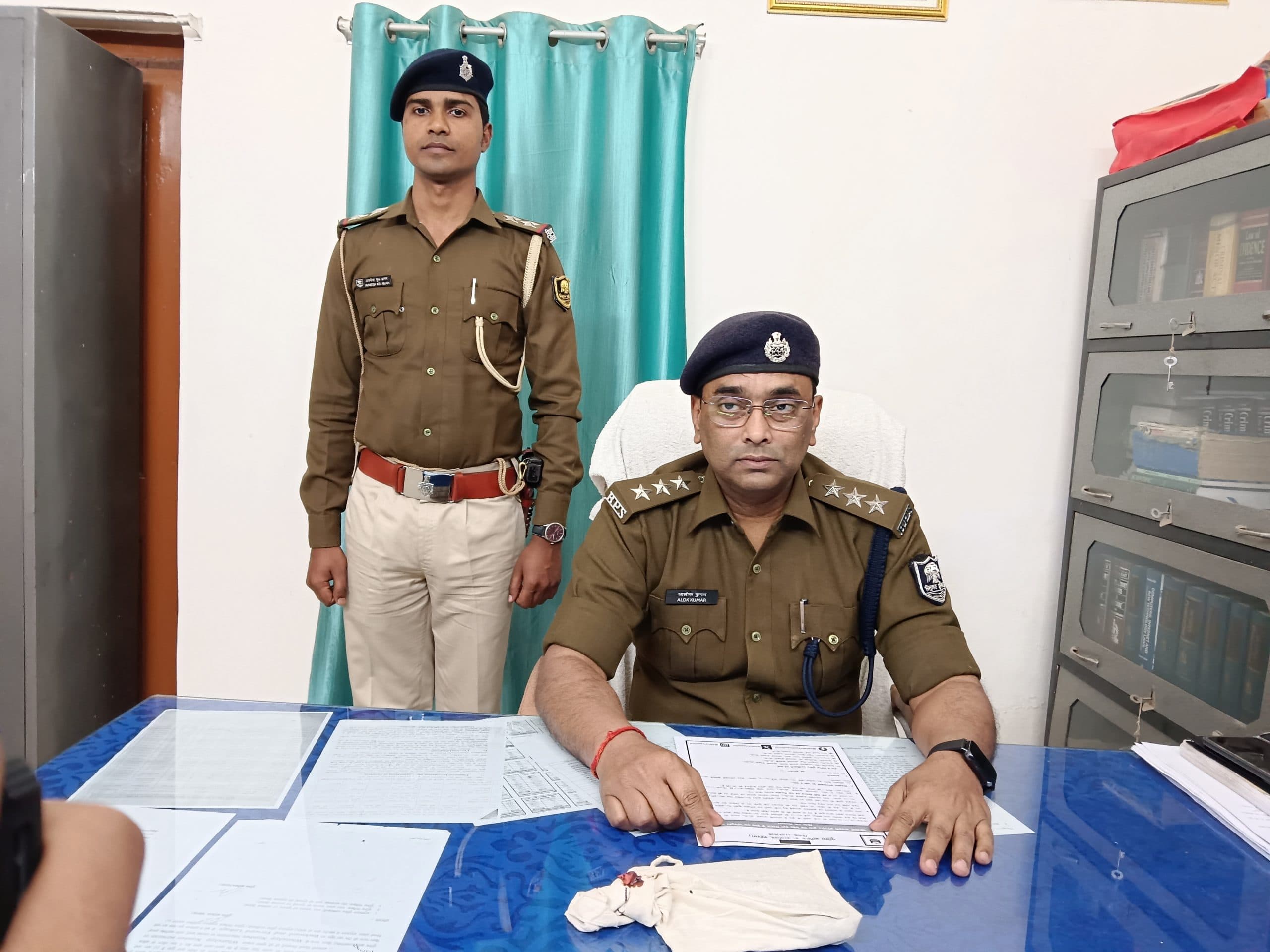 अवैध देसी पिस्टल और मैगजीन के साथ गिरफ्तार