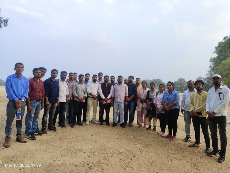 Jamshedpur News : ई-कल्याण छात्रवृत्ति में देरी, डुमरी विधायक से मिला छात्र प्रतिनिधिमंडल