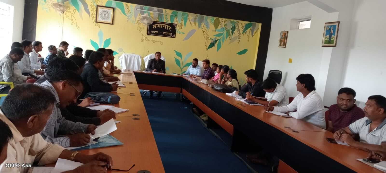 बारियातू में योजनाओं को लेकर बीडीओ ने की बैठक