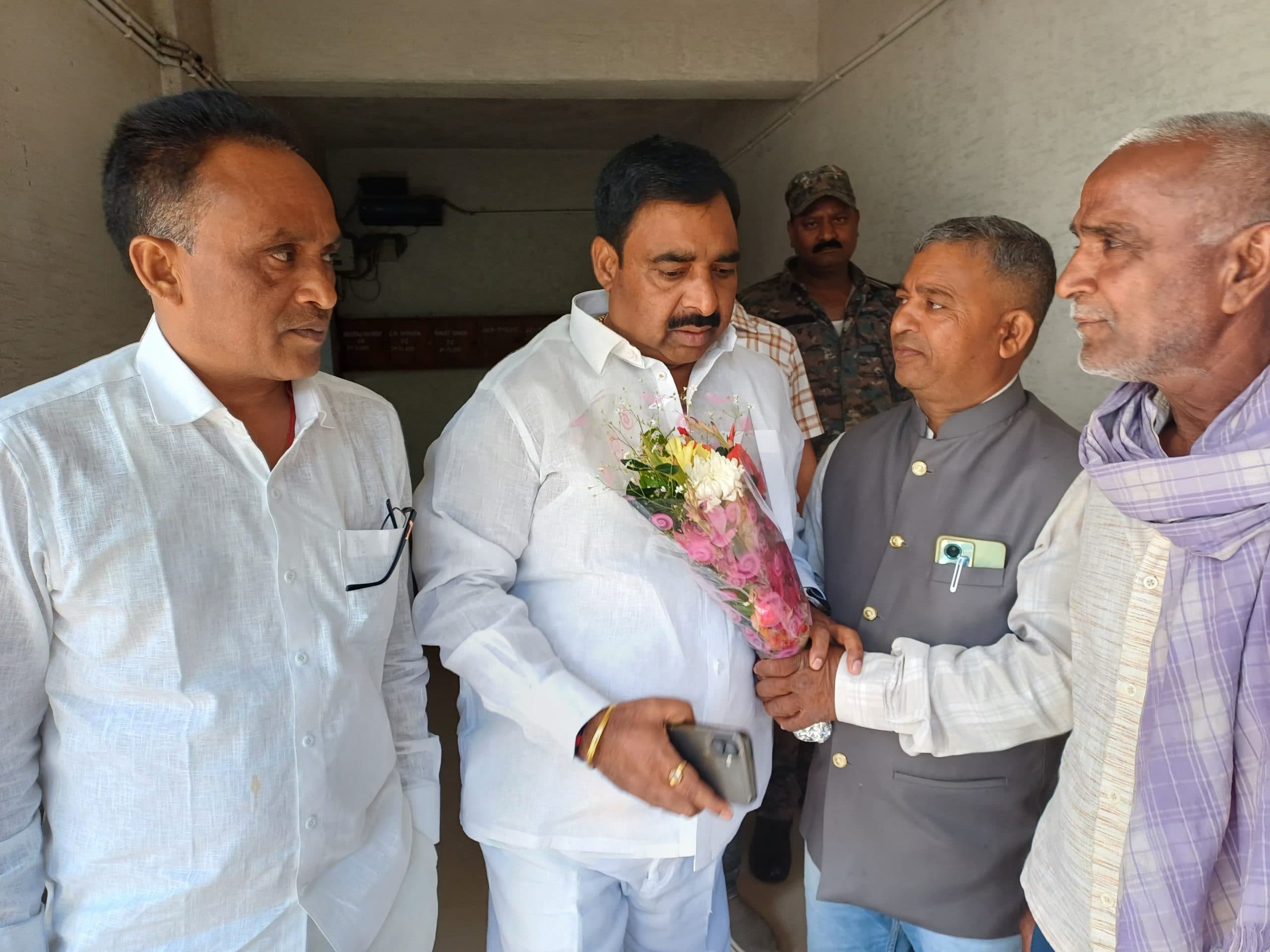 श्रम मंत्री से मिले राजद नेता, समस्याएं रखीं