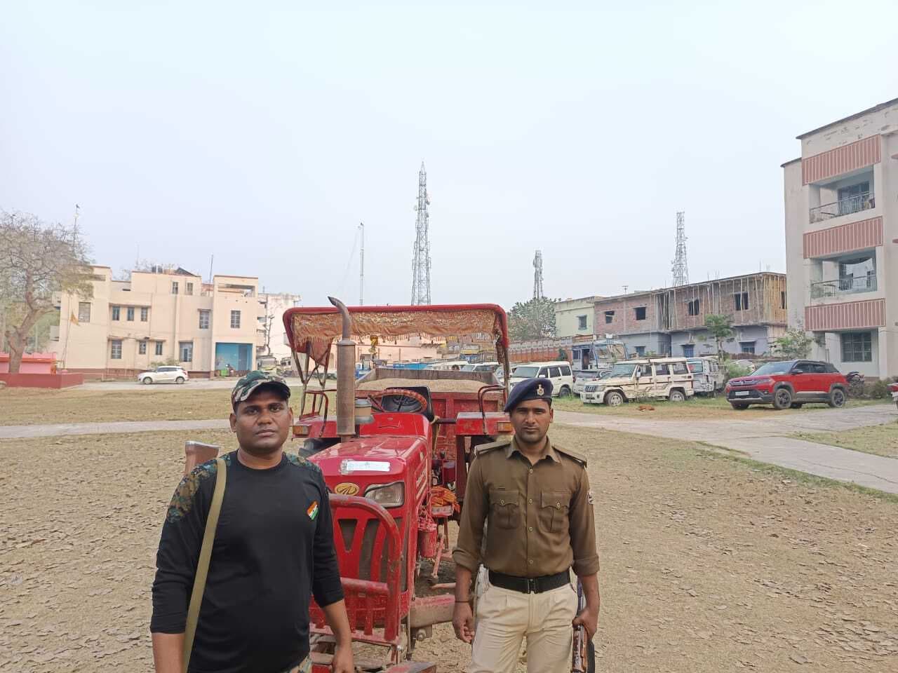 अवैध बालू लदा ट्रैक्टर जब्त, प्राथमिकी दर्ज