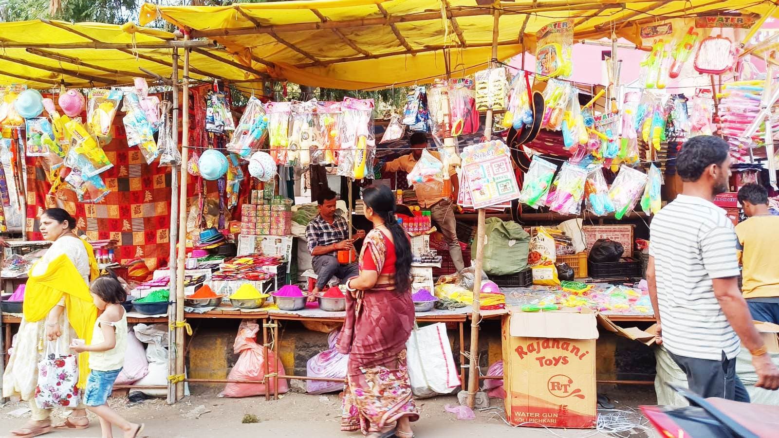 Aurangabad News : रंगों की बहार : होली के उल्लास में सराबोर बाजार