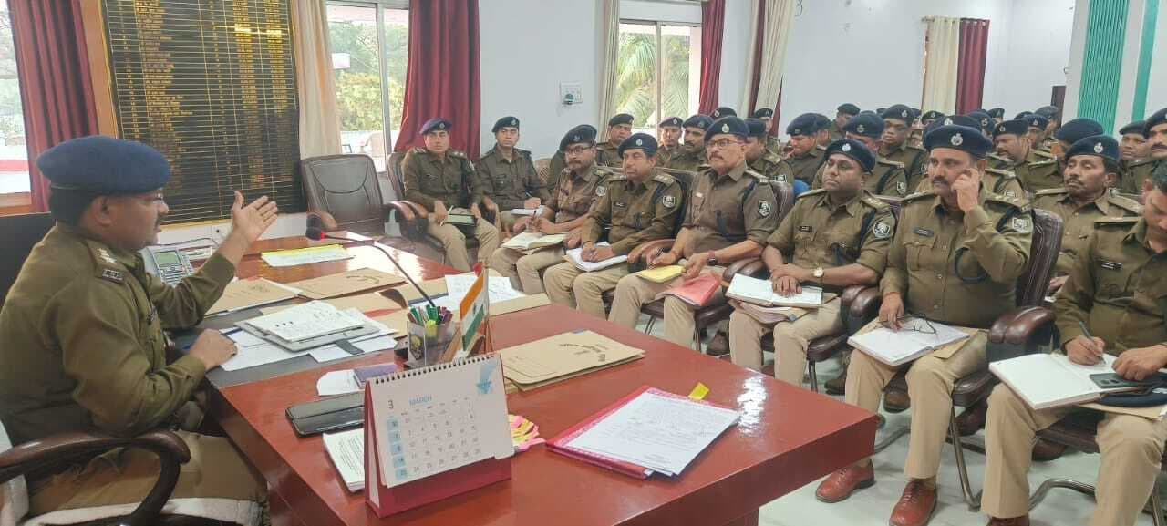 Madhubani News : होली व ईद में अलर्ट मोड पर रहें थानाध्यक्ष : एसपी