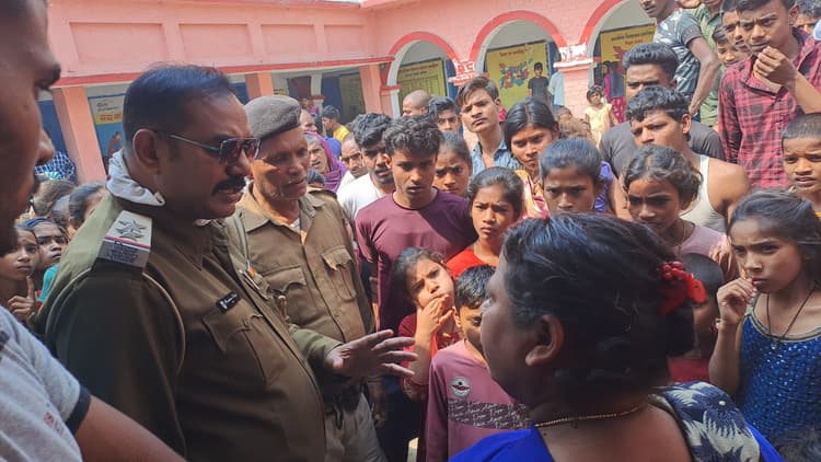 प्राथमिक विद्यालय इंग्लिश लगार में तैनात महिला शिक्षकों के बीच जमकर हुई हाथापाई