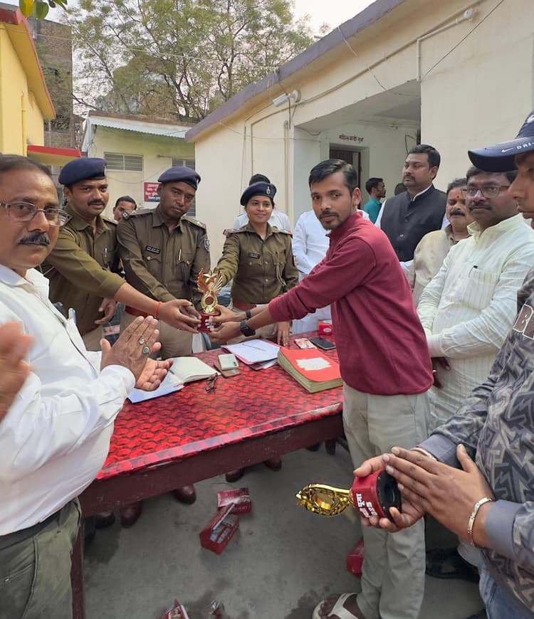 सरस्वती पूजा के सफल आयोजन में नवयुवक संघ को मिला प्रथम स्थान