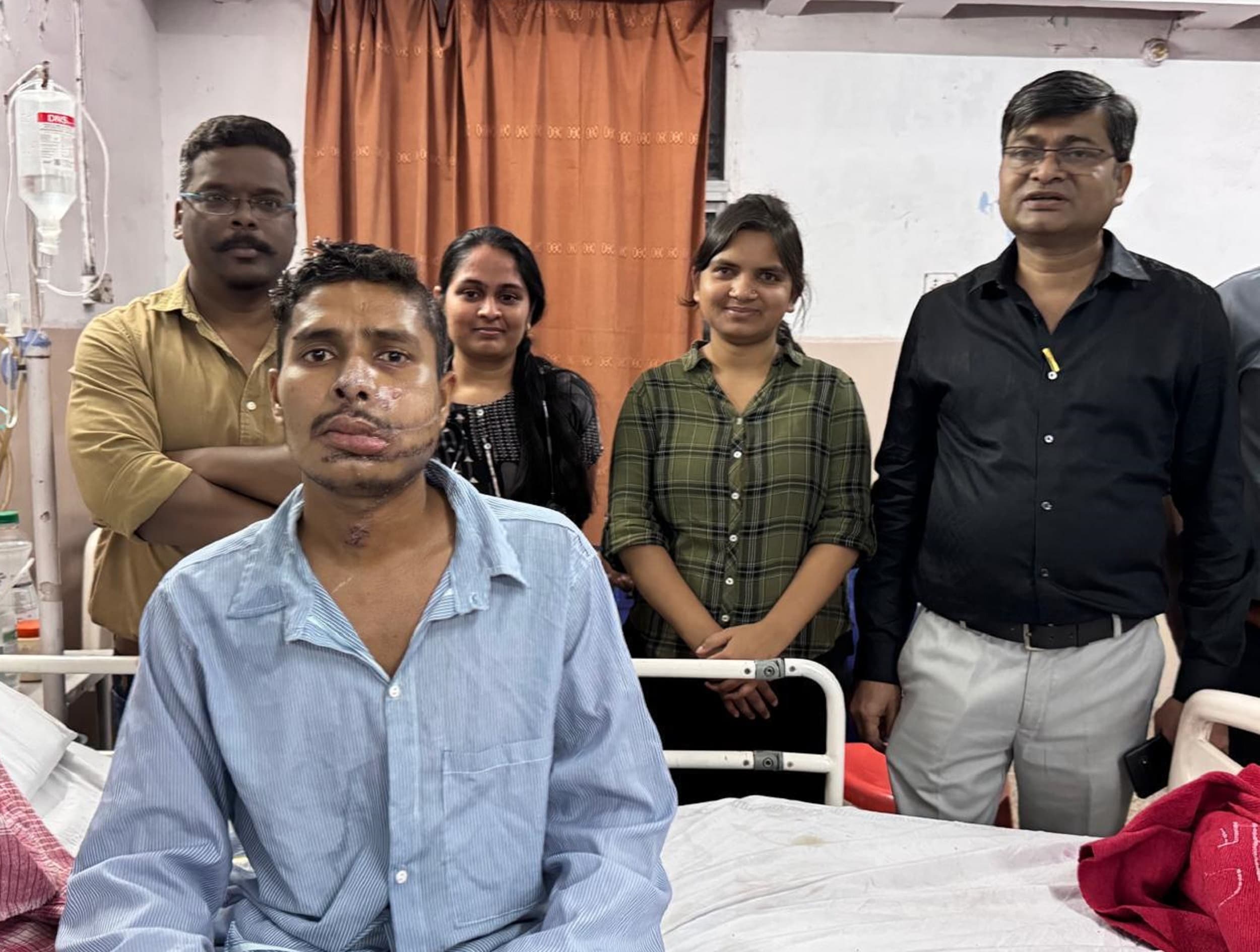 Bokaro News : बीजीएच के चिकित्सकों ने तलवार के वार से वीभत्स चेहरे को दिया नया रूप