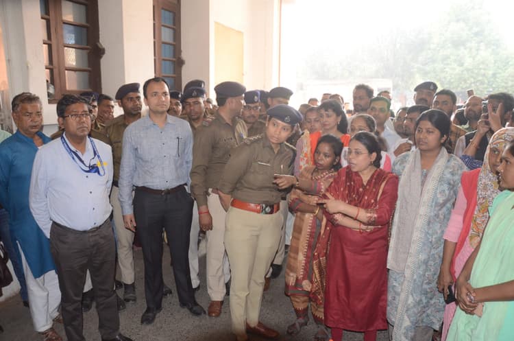 Patna News : सचिवालय कर्मी की ब्रेन हेमरेज से मौत, सहयोगियों ने किया प्रदर्शन