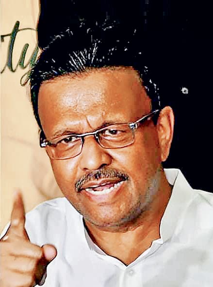 फिरहाद ने दिया पानीहाटी नगरपालिका के चेयरमैन को इस्तीफा देने का निर्देश