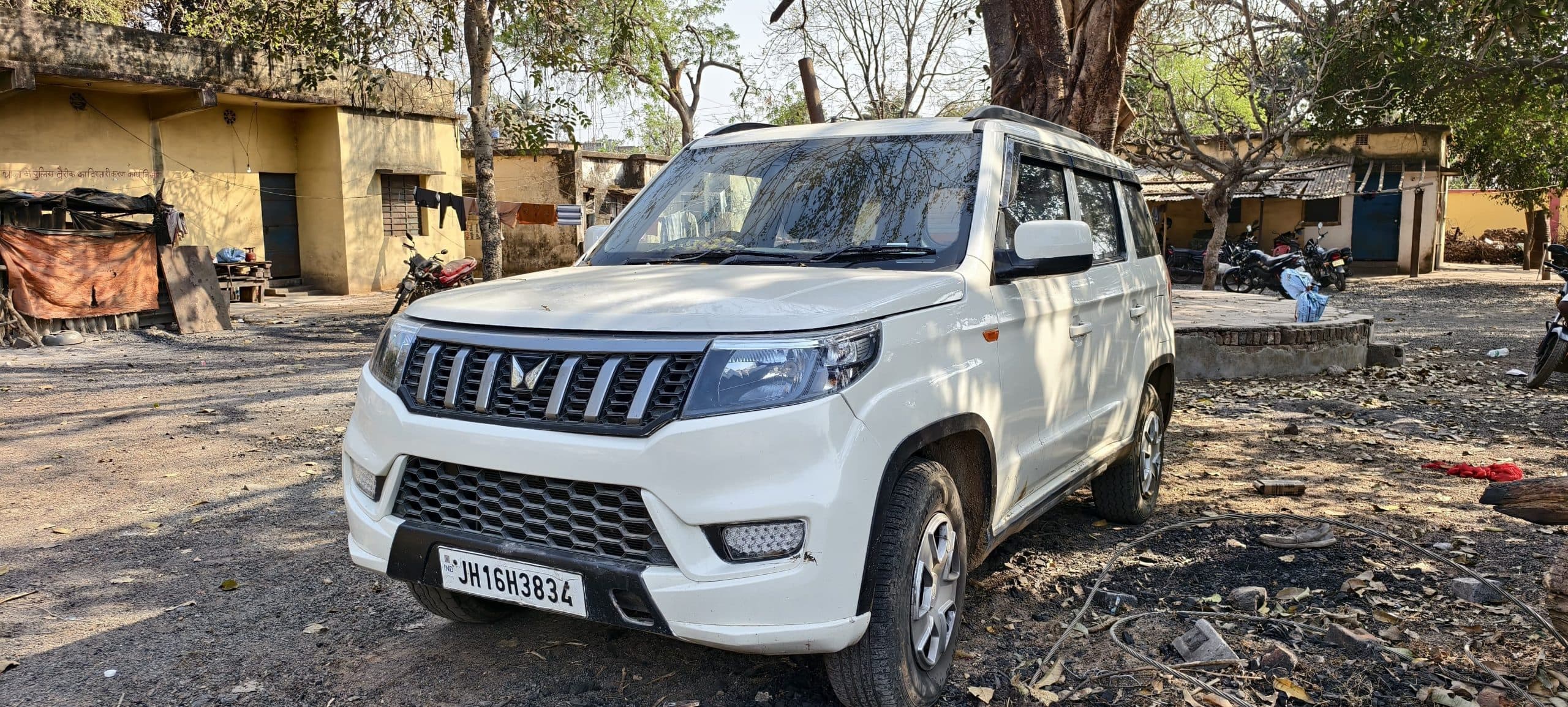 चोरी मामले का आरोपी गिरफ्तार, बोलेरो सहित 9000 हजार रुपये नकद जब्त