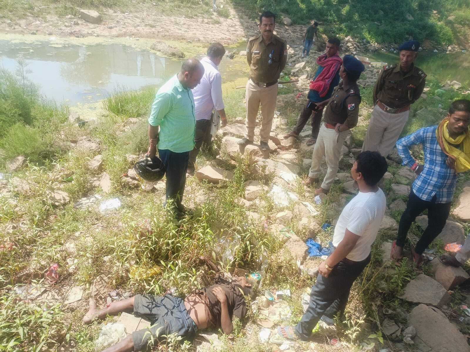 रेलवे पुल से गिरकर अधेड़ की मौत