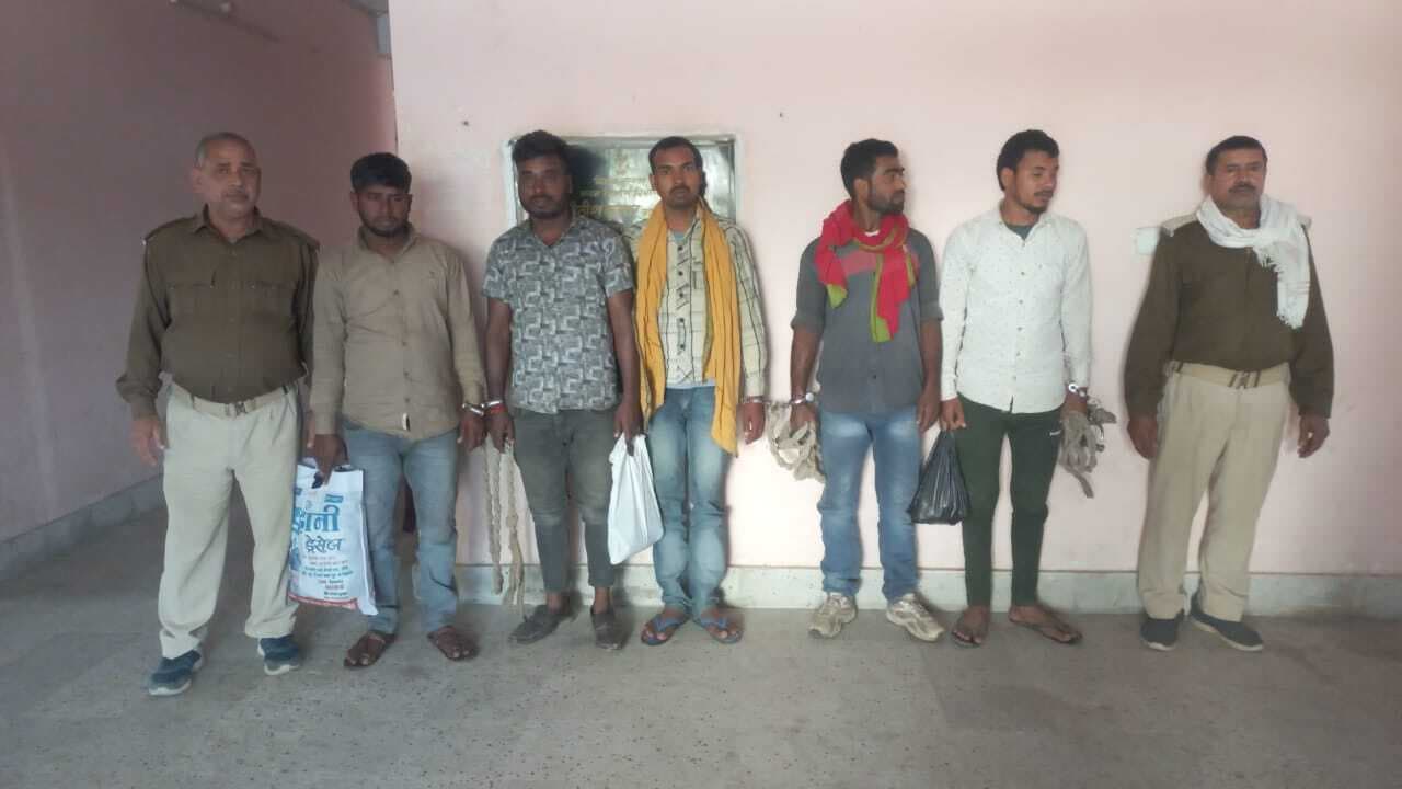 देशी-विदेशी शराब के साथ पांच तस्कर गिरफ्तार