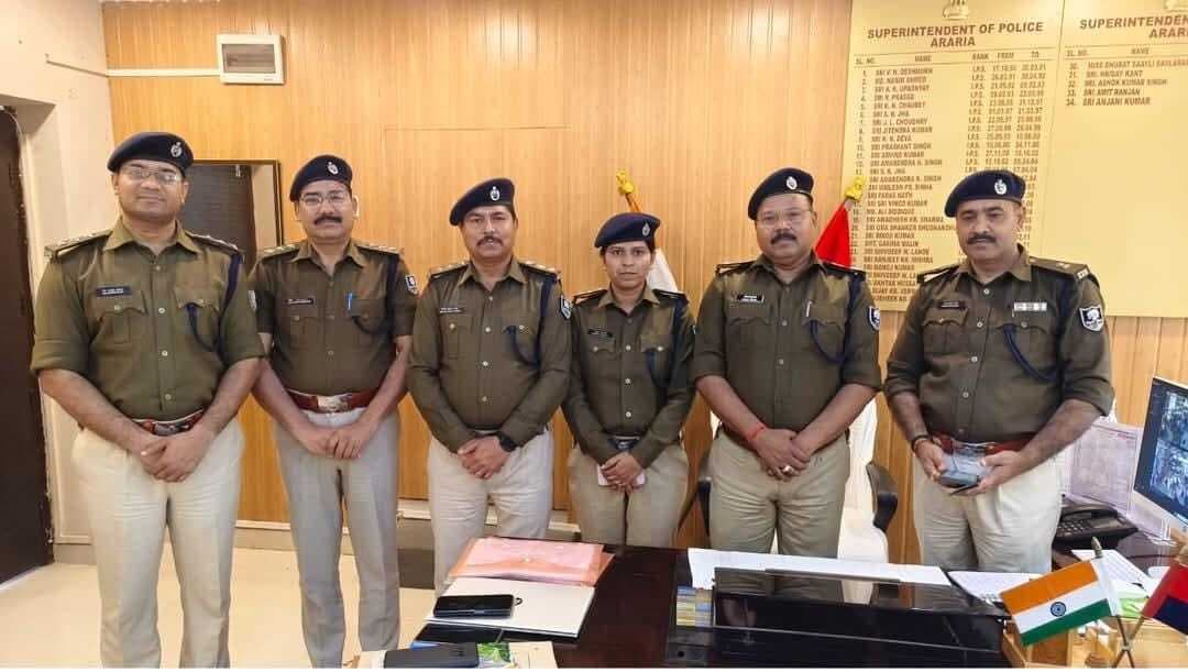 एसपी ने दो प्रशिक्षु डीएसपी को किया सम्मानित