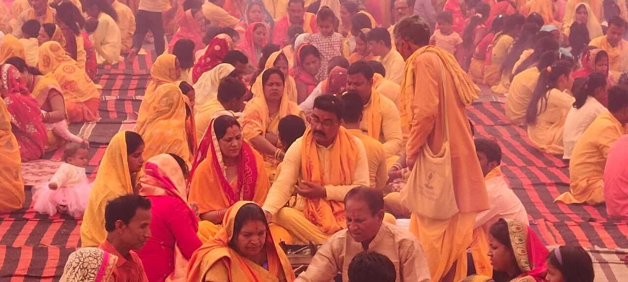 हवन व विविध संस्कार के साथ तीन दिवसीय गायत्री व दीप महायज्ञ संपन्न