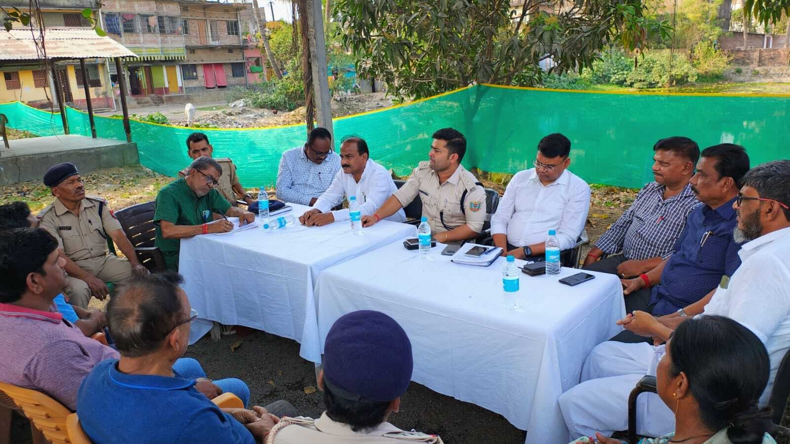 सोशल मीडिया पर निगरानी रखें, डीजे पर अश्लील गाना नहीं बजायें, जोर जबरदस्ती किसी को रंग नहीं लगायें