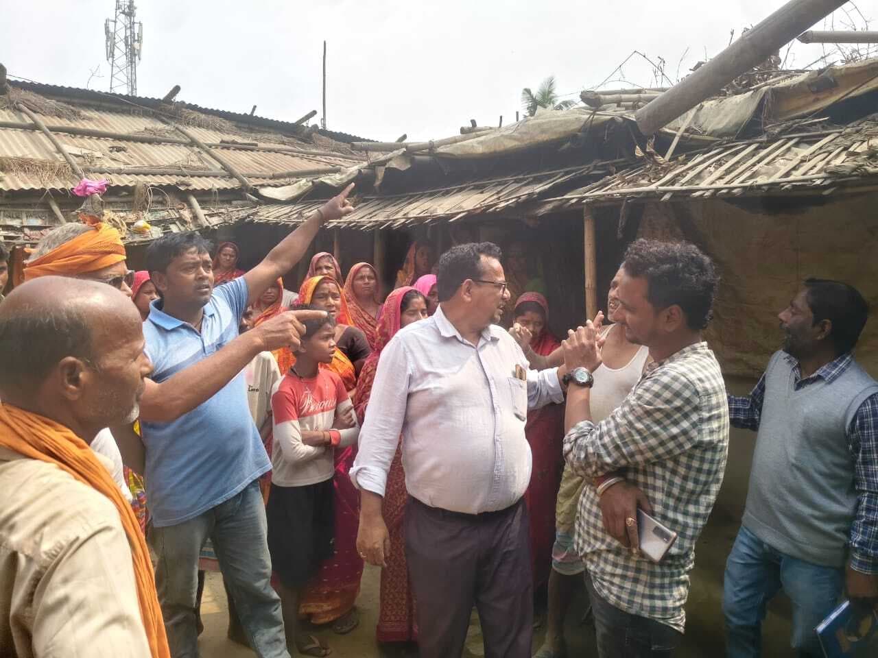 आवास सर्वे का बीडीओ ने किया निरीक्षण