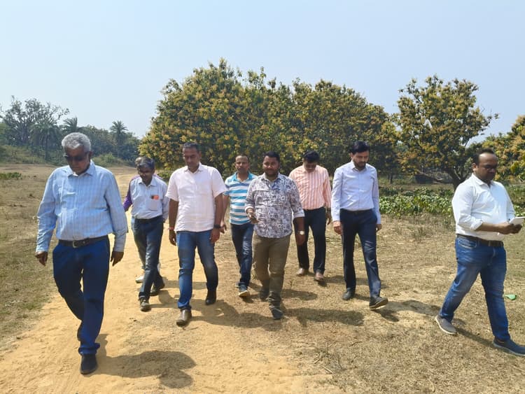 Bhagalpur news कई कंपनियों ने पीरपैंती विद्युत ताप घर की भूमि का निरीक्षण किया