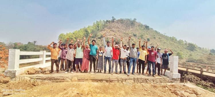 West Singhbhum News : गुड़ासाई में पुलिया निर्माण में मनमानी का आरोप