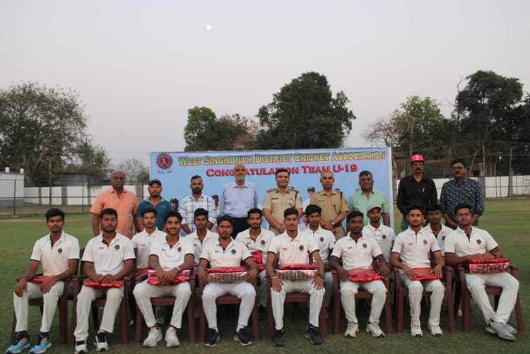 Chaibasa News : जिले के खिलाड़ी एक दिन झारखंड व भारत का नाम रोशन करेंगे : डीआइजी