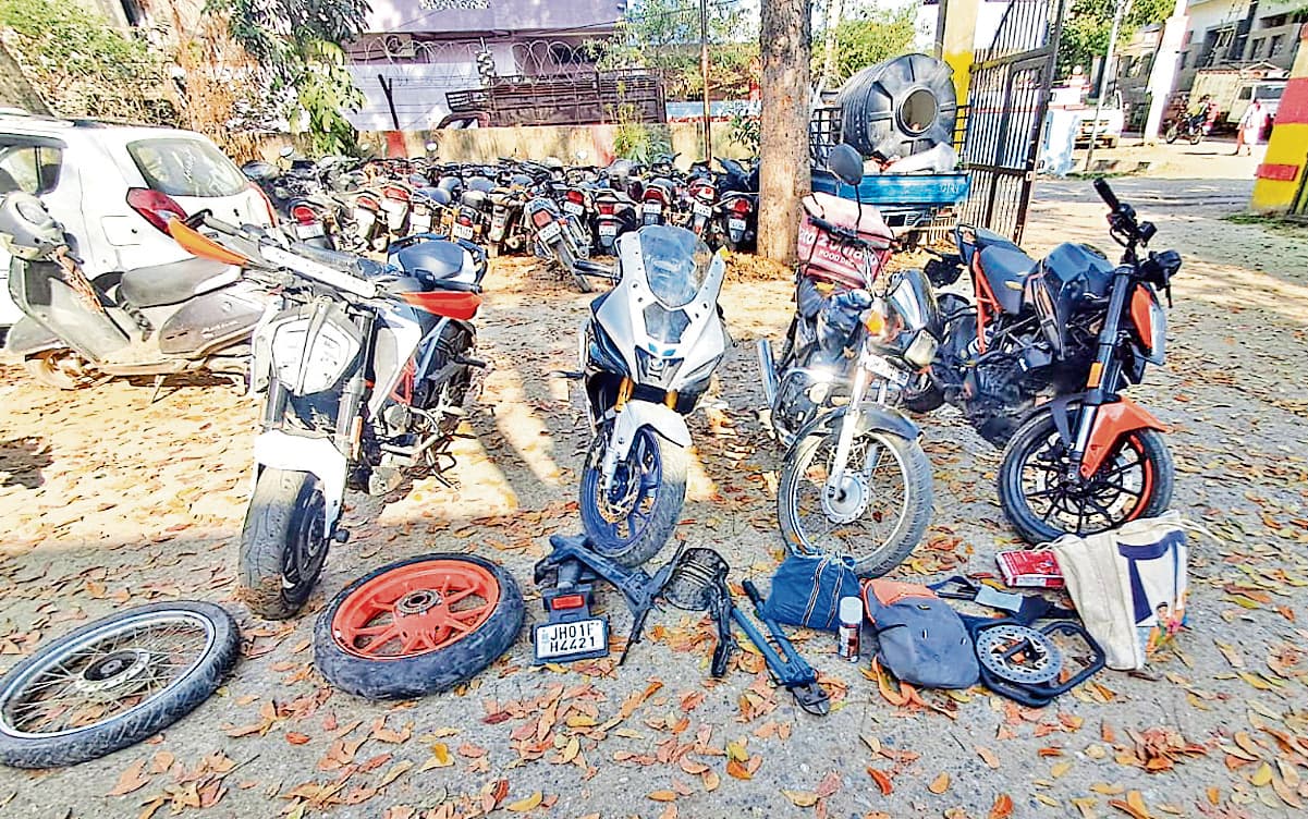 Crime News : बाइक चोर गिरोह का खुलासा, छह गिरफ्तार