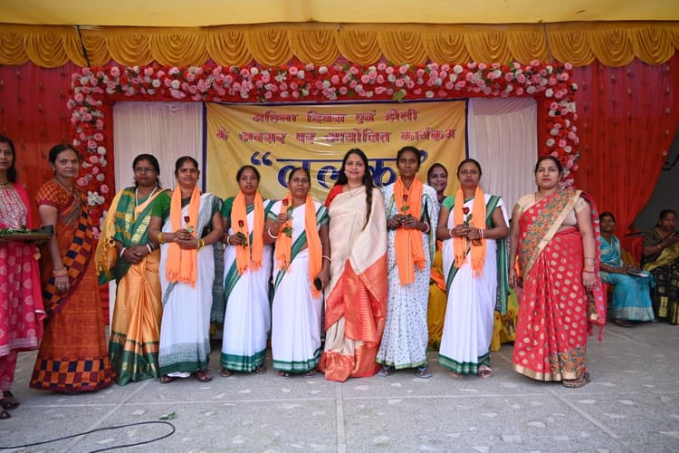 Jamshedpur news. इतनी शक्ति हमें देना दाता, मन का विश्वास कमजोर हो ना...