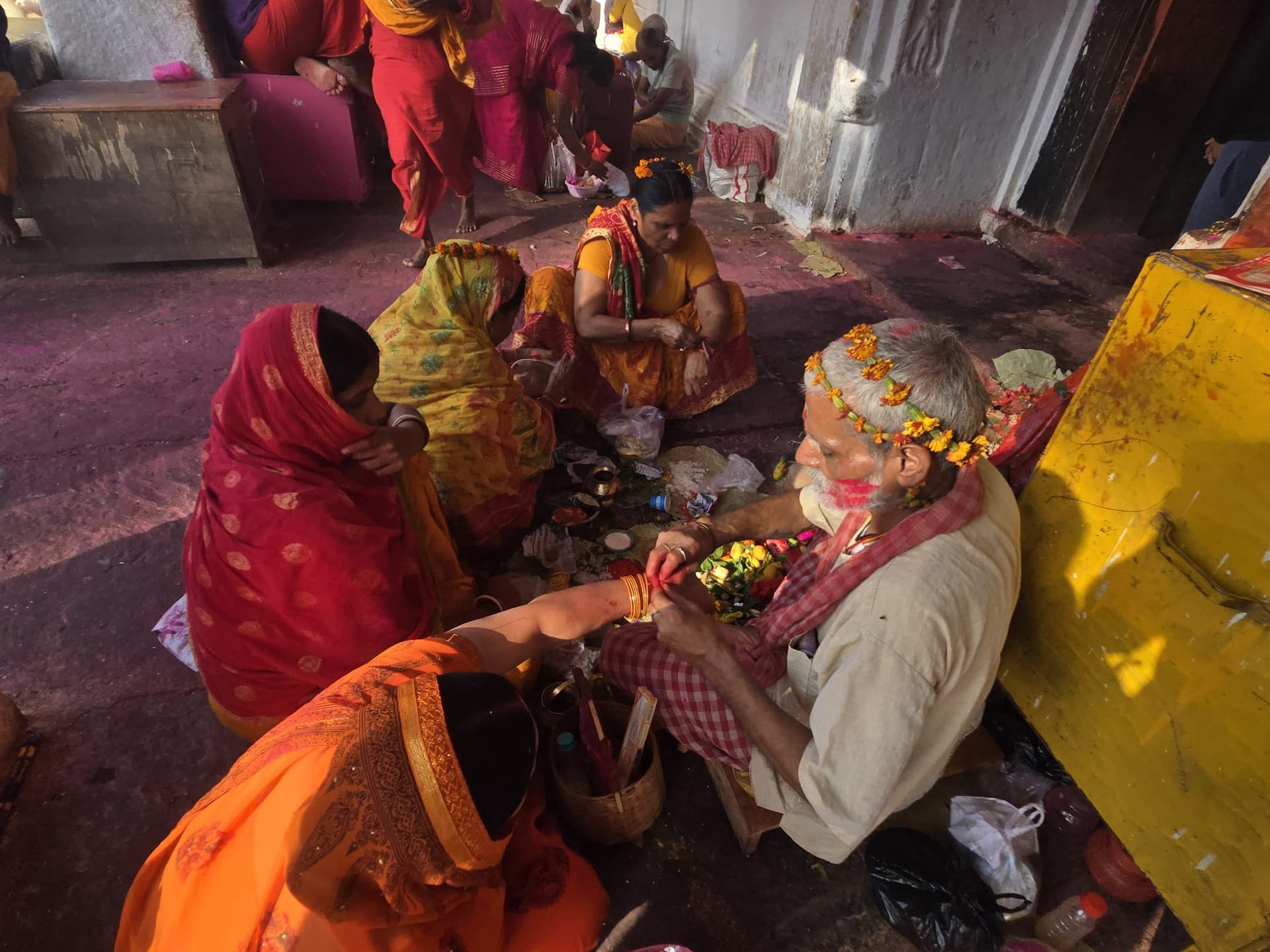 Deoghar News : फागुन पूर्णिमा पर बाबा मंदिर में उमड़े श्रद्धालु