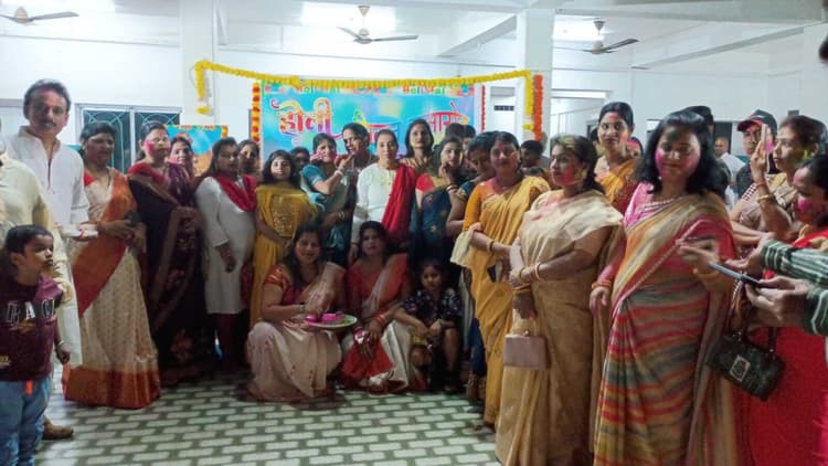 जायसवाल समाज ने एक दूसरे को गुलाल लगा दी होली की बधाई